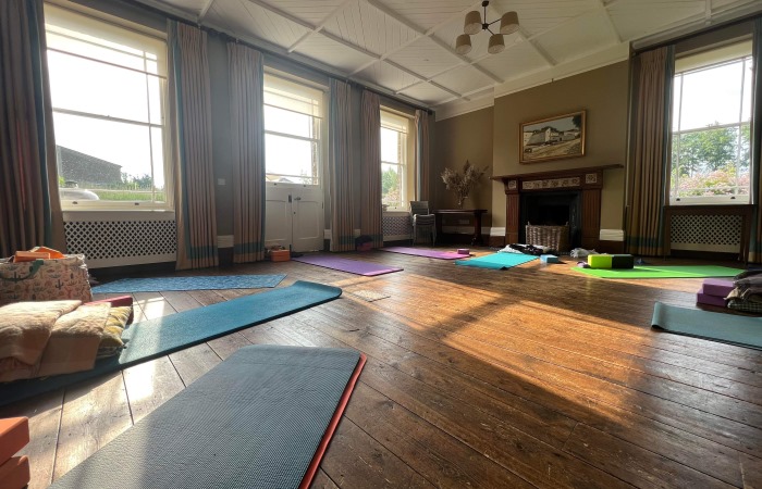 Retreats by Naomi - Pause Breathe Feel